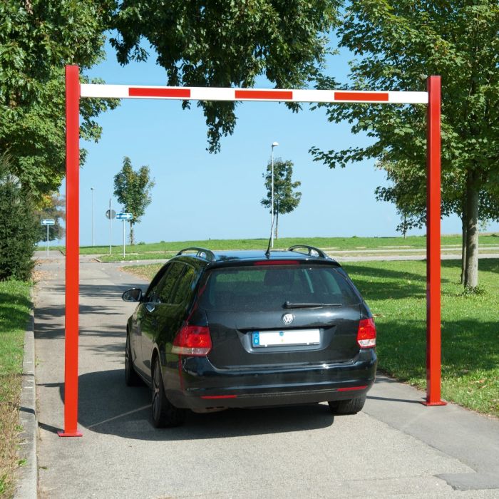 Hoogtebegrenzer, doorrijbreedte 300 cm, doorrijhoogte instelbaar tussen 220 cm en 280 cm, rood/wit