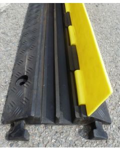 Kabeldrempel rubber met plastic klep 98 x 24 x 4,6 cm