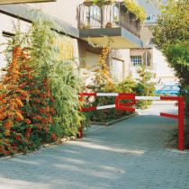 Handbediende dubbele draaiboom, overspanning per draaiboom 238 cm, zonder steunpaal, rood/wit