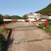 Handbediende enkele draaiboom, overspanning 420 cm, rood/wit