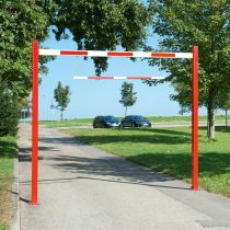 Hoogtebegrenzer, doorrijbreedte 300 cm, doorrijhoogte instelbaar tussen 220 cm en 280 cm, rood/wit