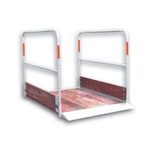 Loopbrug in hout met metalen leuningen, 220 x 100 cm