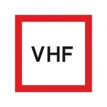 Scheepvaartbord B.11a / Verplichting gebruik te maken van de marifoon overeenkomstig de daartoe bij algemene regeling vastgestelde voorschriften, dan wel zich te melden op het aangegeven marifoonkanaal
