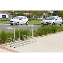 Verzinkt fietsenrek voor 4 fietsen voorzien van 2 beugels