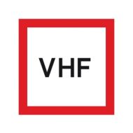 Scheepvaartbord B.11a / Verplichting gebruik te maken van de marifoon overeenkomstig de daartoe bij algemene regeling vastgestelde voorschriften, dan wel zich te melden op het aangegeven marifoonkanaal